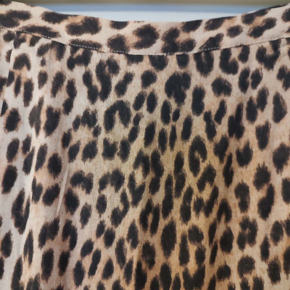 H&M Leopard Print Midi Skirt in Tan and Black - Picture 5 of 8